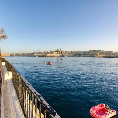Apartment 3br Apt With Breathtaking Views Of Valletta By 360 Estates