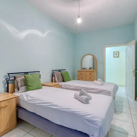 Apartment 3br Apt With Breathtaking Views Of Valletta By 360 Estates